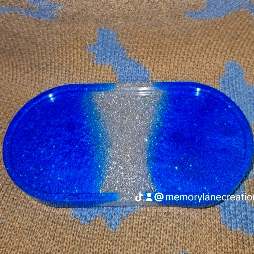 Jewellery tray and makeup brush set